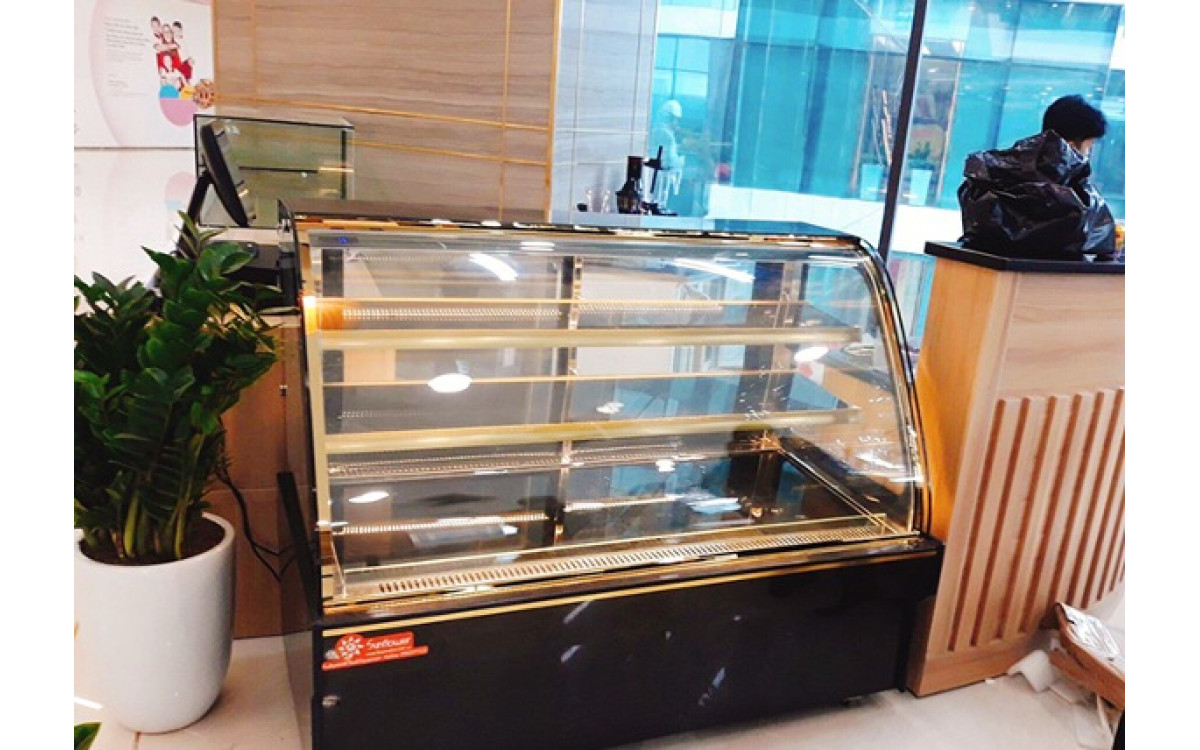 tủ trưng b&agrave;y b&aacute;nh kem