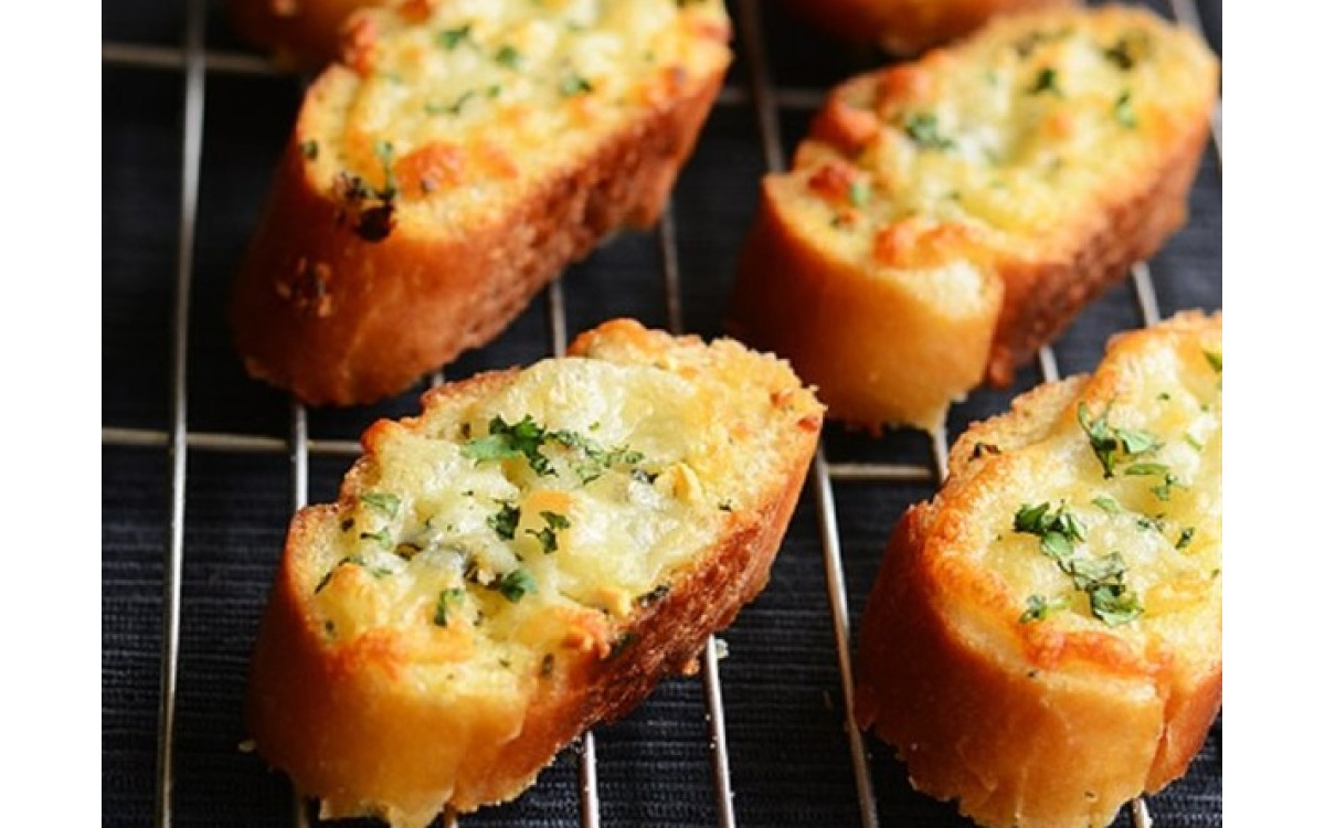 C&aacute;ch l&agrave;m b&aacute;nh m&igrave; bơ tỏi thơm ngon nức mũi