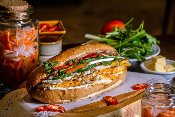 B&aacute;nh m&igrave; khi du nhập v&agrave;o Việt Nam được s&aacute;ng tạo, chế biến đa dạng, hấp dẫn