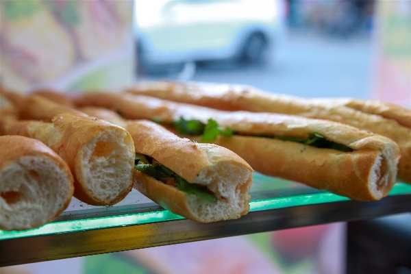 Tủ b&aacute;n b&aacute;nh m&igrave; que