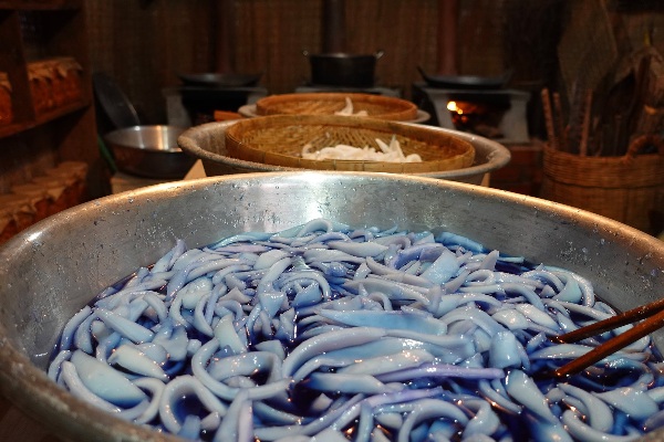 Ngâm dừa non với nước đường