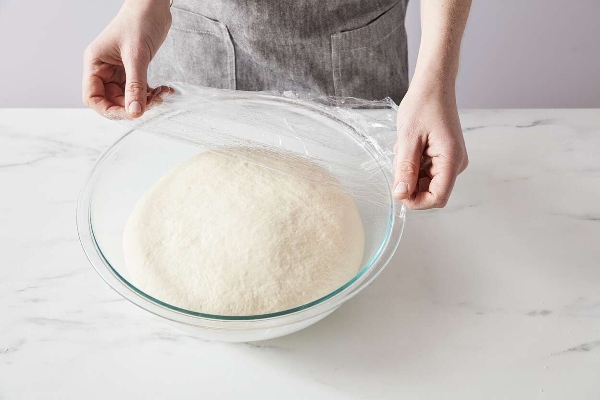 Ủ bột qua đ&ecirc;m trong tủ lạnh gi&uacute;p tiết kiệm thời gian hơn