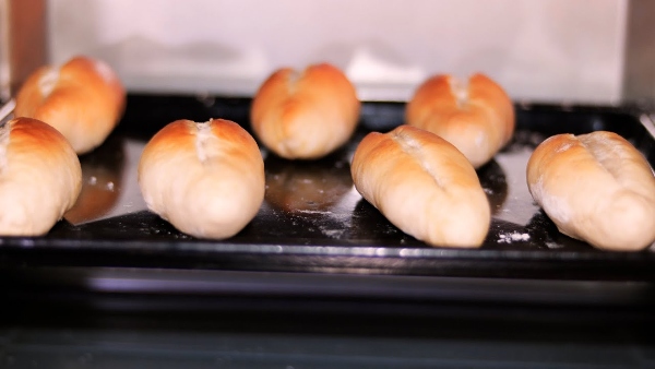 Nướng b&aacute;nh trong l&ograve;
