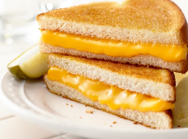 Ăn b&aacute;nh m&igrave; sandwich với ph&ocirc; mai