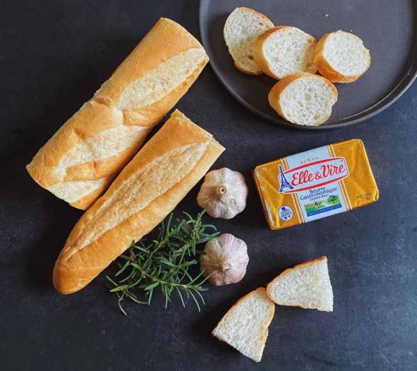 Nguy&ecirc;n liệu, dụng cụ cần c&oacute; để l&agrave;m m&oacute;n b&aacute;nh m&igrave; bơ tỏi