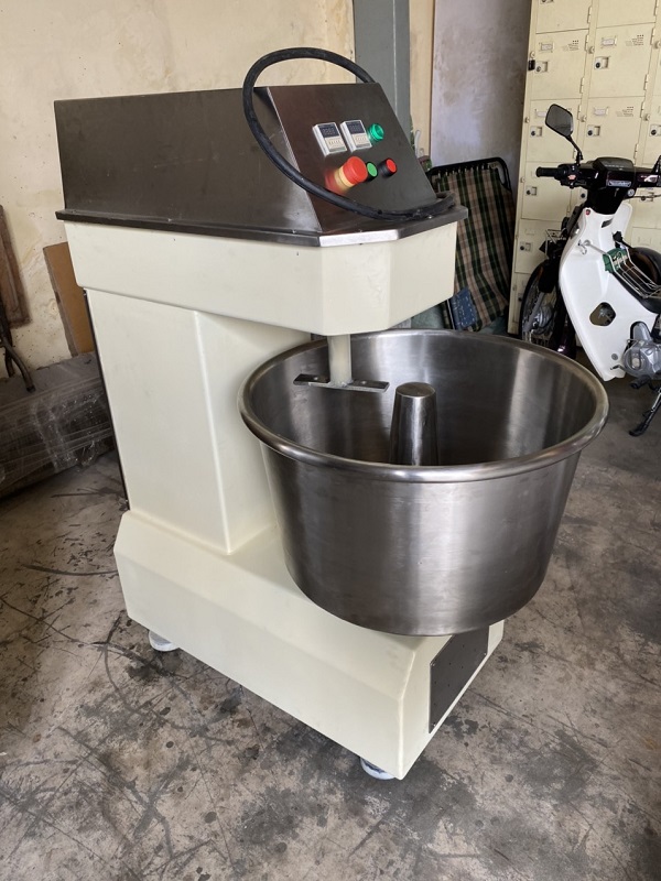 M&aacute;y đ&oacute;ng b&aacute;nh trung thu l&agrave; một thiết bị quan trọng trong d&acirc;y chuyền sản xuất&nbsp;