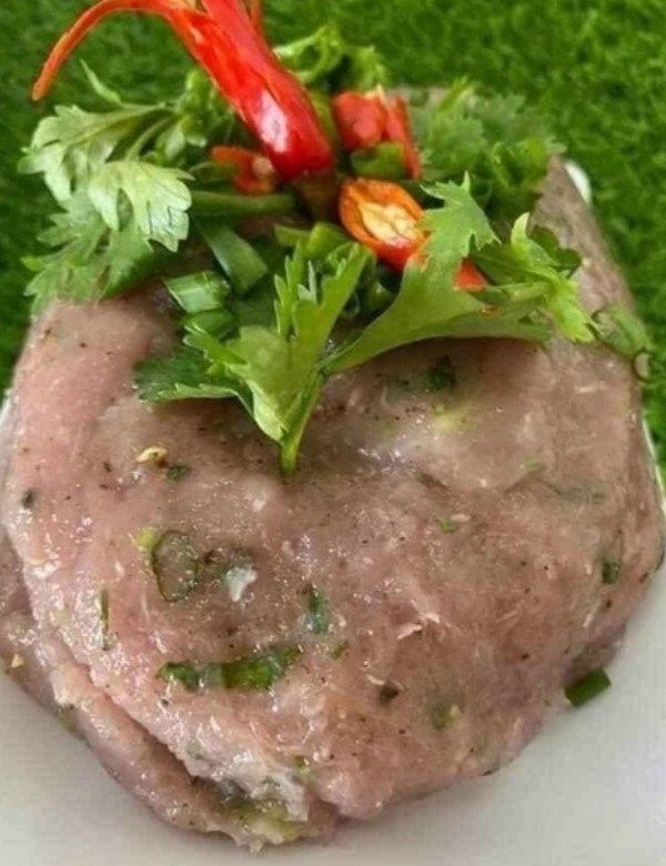 Chả c&aacute; sau khi quết đều tay