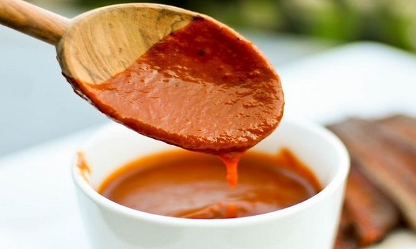 Nước chấm quyết định độ ngon của b&aacute;nh m&igrave; que