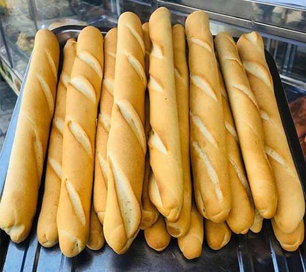 Th&agrave;nh phẩm b&aacute;nh m&igrave; que cay nướng bằng l&ograve; nướng điện