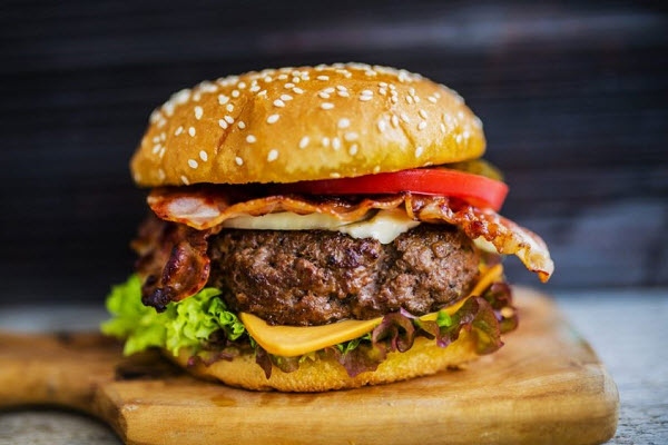 B&aacute;nh m&igrave; hamburger cho bữa s&aacute;ng dinh dưỡng