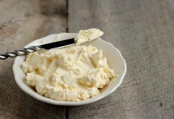 C&aacute;ch l&agrave;m kem b&aacute;nh sinh nhật bằng cream cheese