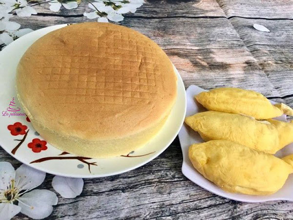 Món bánh bông lan sầu riêng thơm nức mũi
