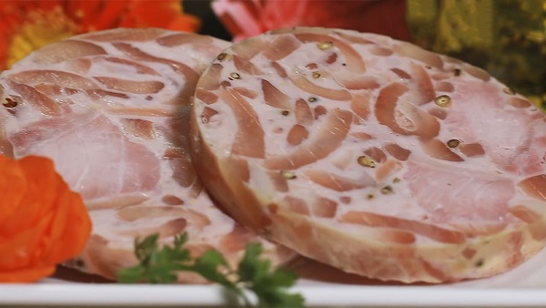 M&aacute;y cắt thịt cắt được những loại chả heo, lạp xưởng