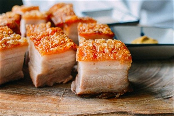 Hướng dẫn c&aacute;ch quay heo bằng l&ograve; vi s&oacute;ng